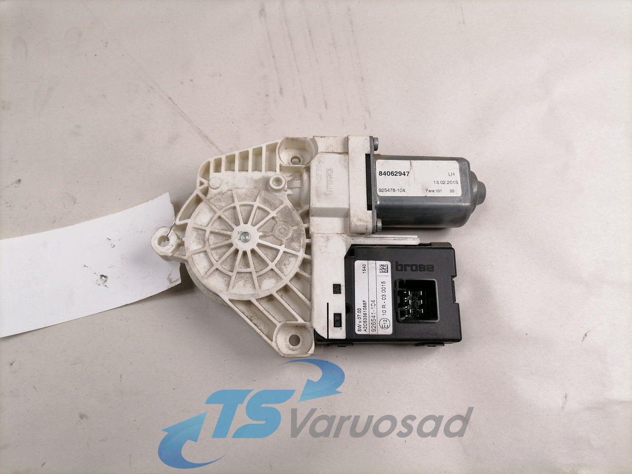 Volvo Glass lift 84062947 - Raam en onderdelen voor Vrachtwagen: afbeelding 1 Volvo Glass lift 84062947 - Raam en onderdelen voor Vrachtwagen: afbeelding 1