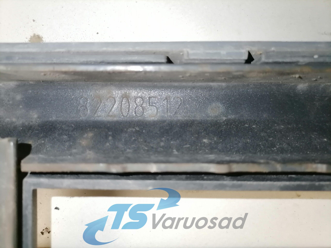 Volvo Grille panel 82208512 - Rooster voor Vrachtwagen: afbeelding 3 Volvo Grille panel 82208512 - Rooster voor Vrachtwagen: afbeelding 3