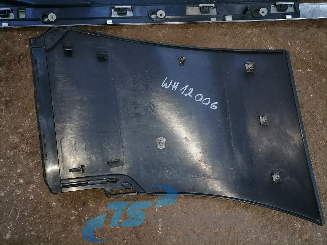 Volvo Grille panel 84027588 - Rooster voor Vrachtwagen: afbeelding 3 Volvo Grille panel 84027588 - Rooster voor Vrachtwagen: afbeelding 3