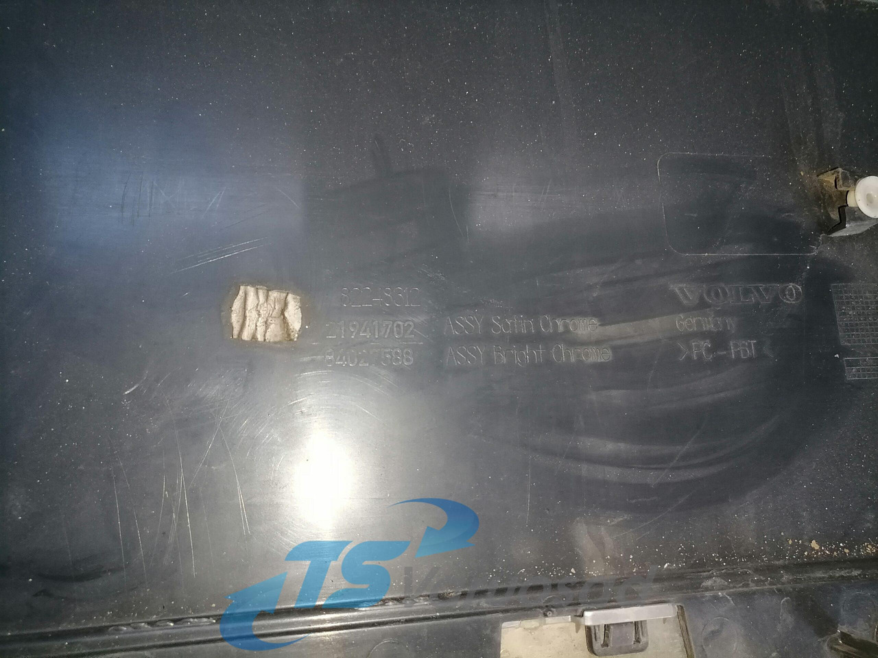 Volvo Grille panel 84027588 - Rooster voor Vrachtwagen: afbeelding 4 Volvo Grille panel 84027588 - Rooster voor Vrachtwagen: afbeelding 4