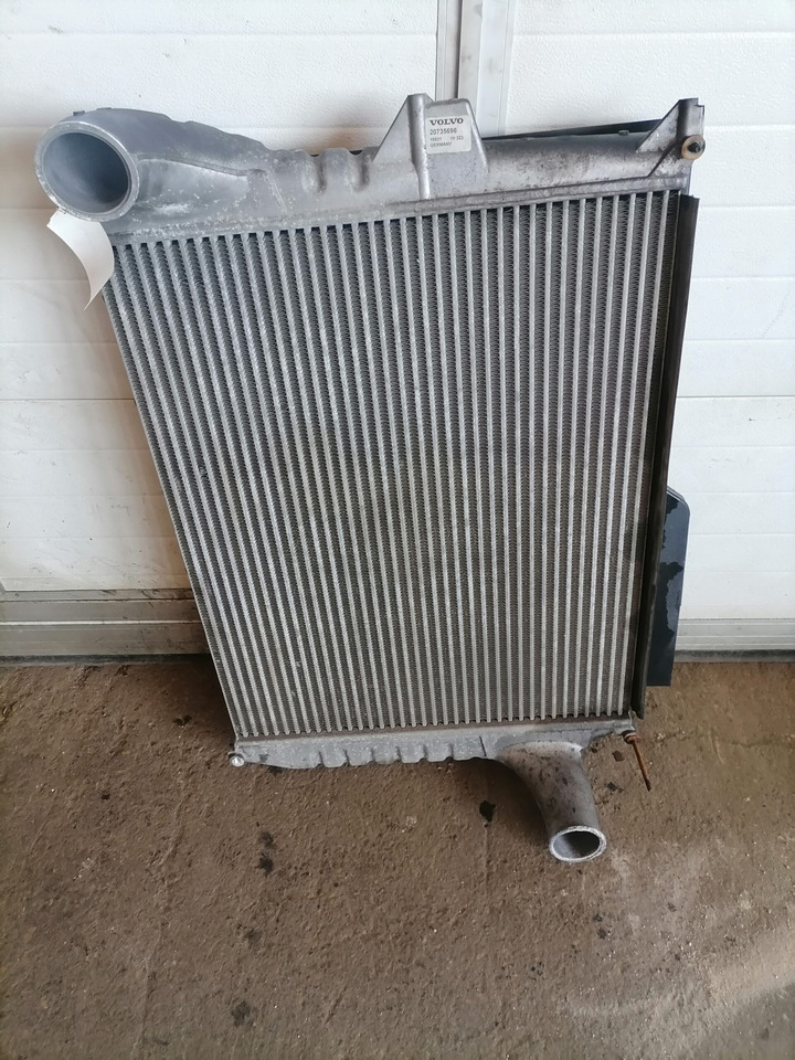 Volvo Intercooler radiator 20735696 - Intercooler voor Vrachtwagen: afbeelding 1 Volvo Intercooler radiator 20735696 - Intercooler voor Vrachtwagen: afbeelding 1