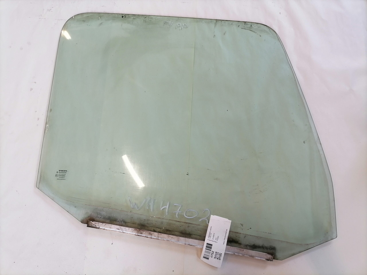 Volvo Küljeklaas, parem 8140913 - Raam en onderdelen voor Vrachtwagen: afbeelding 2 Volvo Küljeklaas, parem 8140913 - Raam en onderdelen voor Vrachtwagen: afbeelding 2