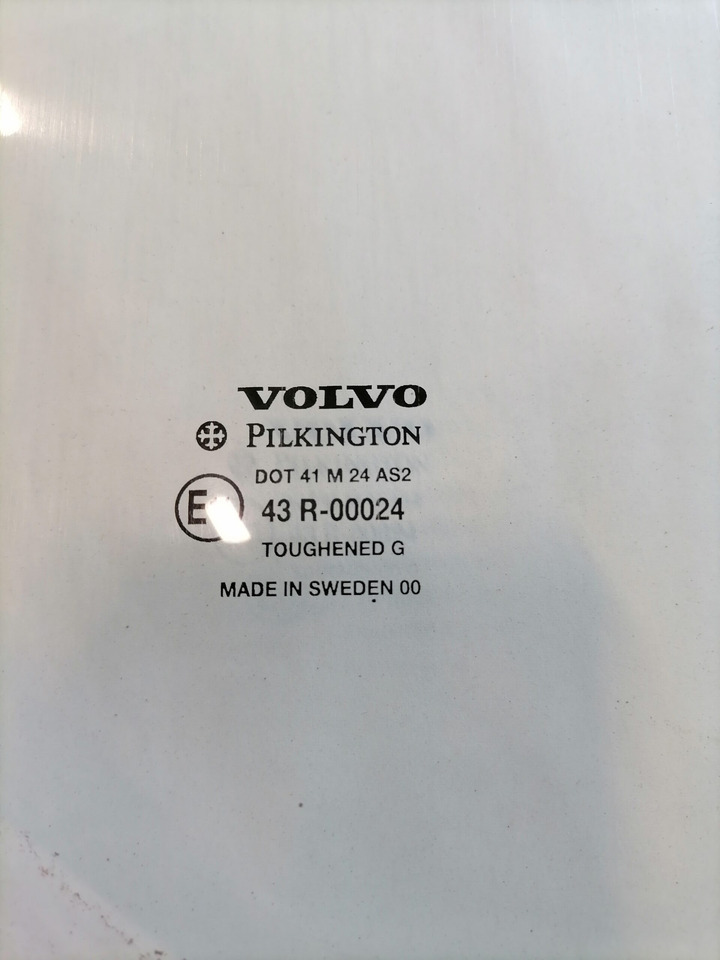 Volvo Küljeklaas, parem 8140913 - Raam en onderdelen voor Vrachtwagen: afbeelding 3 Volvo Küljeklaas, parem 8140913 - Raam en onderdelen voor Vrachtwagen: afbeelding 3