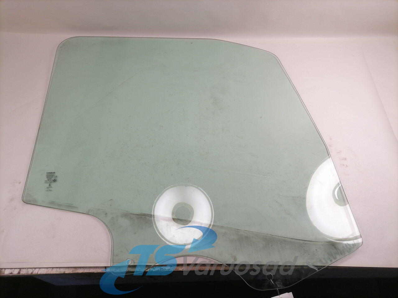 Volvo Küljeklaas, vasak 84043040 - Raam en onderdelen voor Vrachtwagen: afbeelding 1 Volvo Küljeklaas, vasak 84043040 - Raam en onderdelen voor Vrachtwagen: afbeelding 1