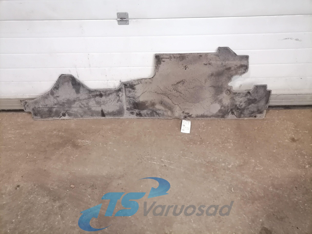 Volvo Noise reduction mat under the cab 20532509 - Universeel onderdeel voor Vrachtwagen: afbeelding 2 Volvo Noise reduction mat under the cab 20532509 - Universeel onderdeel voor Vrachtwagen: afbeelding 2