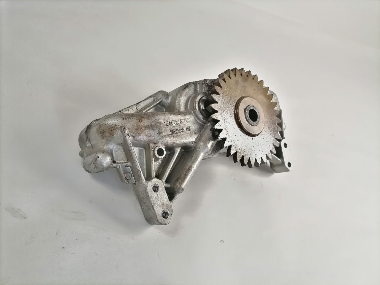 Volvo Oil pump 20498516 - Oliepomp voor Vrachtwagen: afbeelding 1 Volvo Oil pump 20498516 - Oliepomp voor Vrachtwagen: afbeelding 1