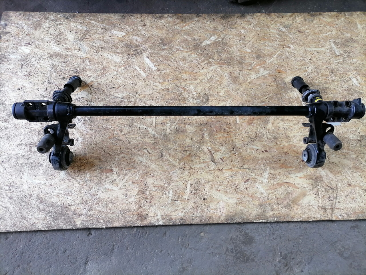 Volvo Volvo FH kabiini torsioonvarras 21750162 - Cabinevering voor Vrachtwagen: afbeelding 2 Volvo Volvo FH kabiini torsioonvarras 21750162 - Cabinevering voor Vrachtwagen: afbeelding 2