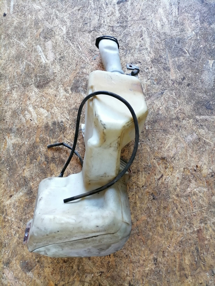 Volvo Windscreen washer fluid tank 20382655 - Ruitenwisser voor Vrachtwagen: afbeelding 4 Volvo Windscreen washer fluid tank 20382655 - Ruitenwisser voor Vrachtwagen: afbeelding 4