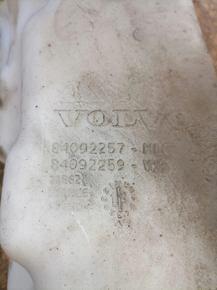 Volvo Windscreen washer fluid tank 84092259 - Ruitenwisser voor Vrachtwagen: afbeelding 3 Volvo Windscreen washer fluid tank 84092259 - Ruitenwisser voor Vrachtwagen: afbeelding 3