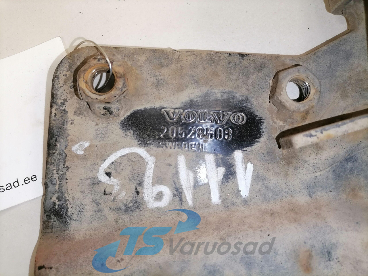 Volvo lower grille carrier hinge 20528503 - Rooster voor Vrachtwagen: afbeelding 2 Volvo lower grille carrier hinge 20528503 - Rooster voor Vrachtwagen: afbeelding 2