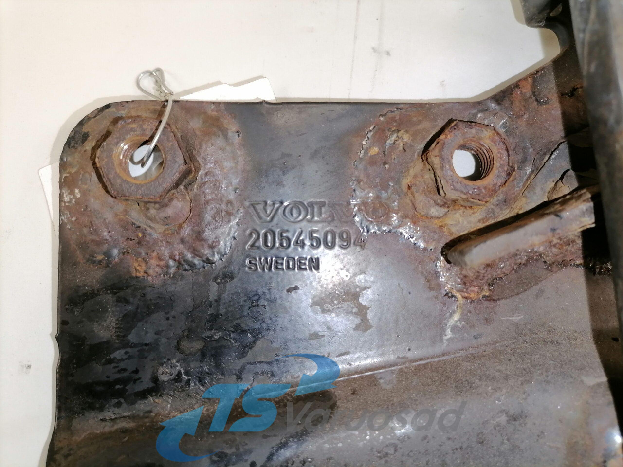 Volvo lower grille carrier hinge 20545094 - Rooster voor Vrachtwagen: afbeelding 3 Volvo lower grille carrier hinge 20545094 - Rooster voor Vrachtwagen: afbeelding 3