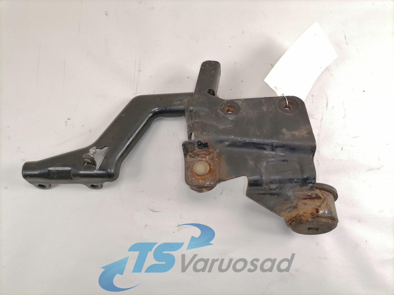 Volvo lower grille carrier hinge 20545094 - Rooster voor Vrachtwagen: afbeelding 2 Volvo lower grille carrier hinge 20545094 - Rooster voor Vrachtwagen: afbeelding 2