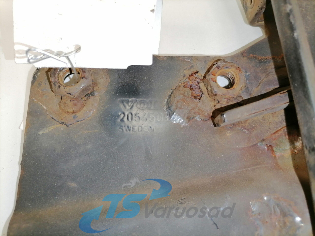 Volvo lower grille carrier hinge 20545094 - Rooster voor Vrachtwagen: afbeelding 2 Volvo lower grille carrier hinge 20545094 - Rooster voor Vrachtwagen: afbeelding 2