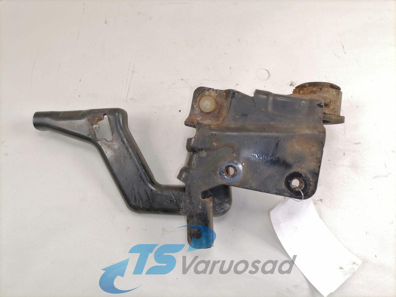 Volvo lower grille carrier hinge 20545095 - Rooster voor Vrachtwagen: afbeelding 2 Volvo lower grille carrier hinge 20545095 - Rooster voor Vrachtwagen: afbeelding 2