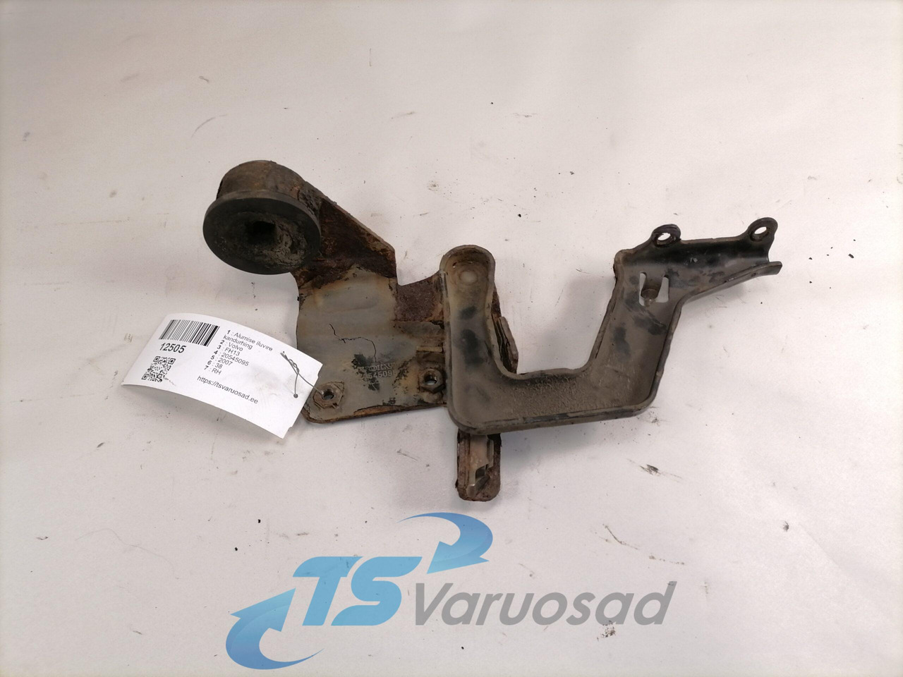 Volvo lower grille carrier hinge 20545095 - Rooster voor Vrachtwagen: afbeelding 1 Volvo lower grille carrier hinge 20545095 - Rooster voor Vrachtwagen: afbeelding 1