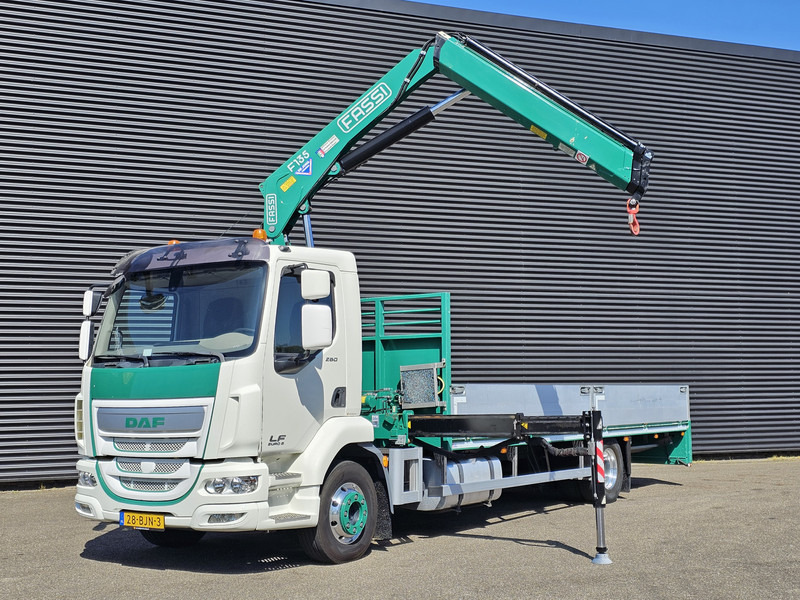DAF LF 260 EURO 6 / FASSI CRANE / KRAN + REMOTE - Vrachtwagen met open laadbak, Kraanwagen: afbeelding 3 DAF LF 260 EURO 6 / FASSI CRANE / KRAN + REMOTE - Vrachtwagen met open laadbak, Kraanwagen: afbeelding 3