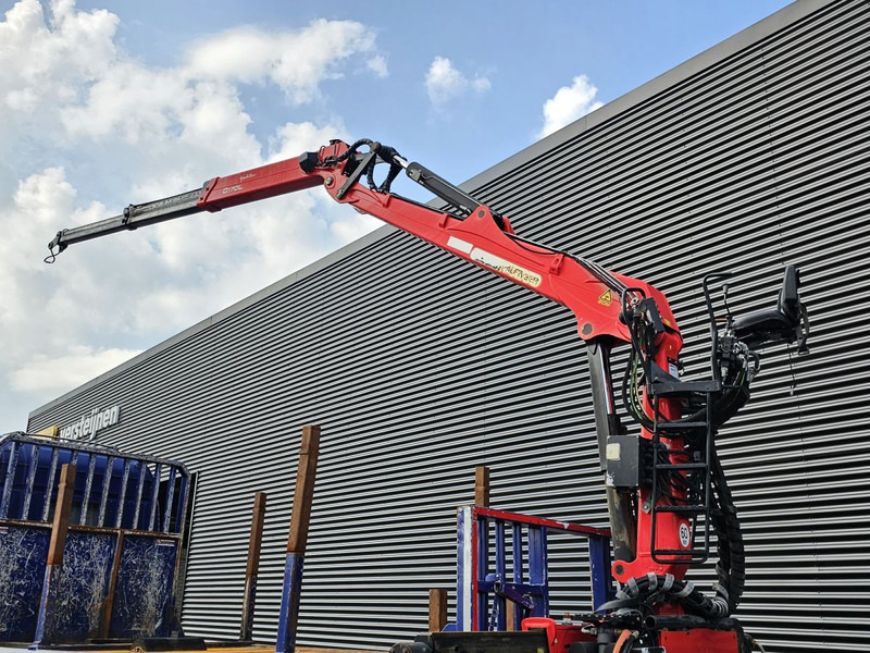 Scania G440 / RETARDER / 8x4 / PALFINGER-EPSILON CRANE - Vrachtwagen met open laadbak, Kraanwagen: afbeelding 3 Scania G440 / RETARDER / 8x4 / PALFINGER-EPSILON CRANE - Vrachtwagen met open laadbak, Kraanwagen: afbeelding 3