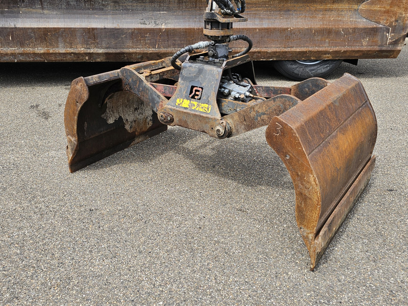 Tatra 6X6 / T158/II / 2 SIDE TIPPER - HMF Z CRANE - Kipper vrachtwagen, Kraanwagen: afbeelding 5 Tatra 6X6 / T158/II / 2 SIDE TIPPER - HMF Z CRANE - Kipper vrachtwagen, Kraanwagen: afbeelding 5