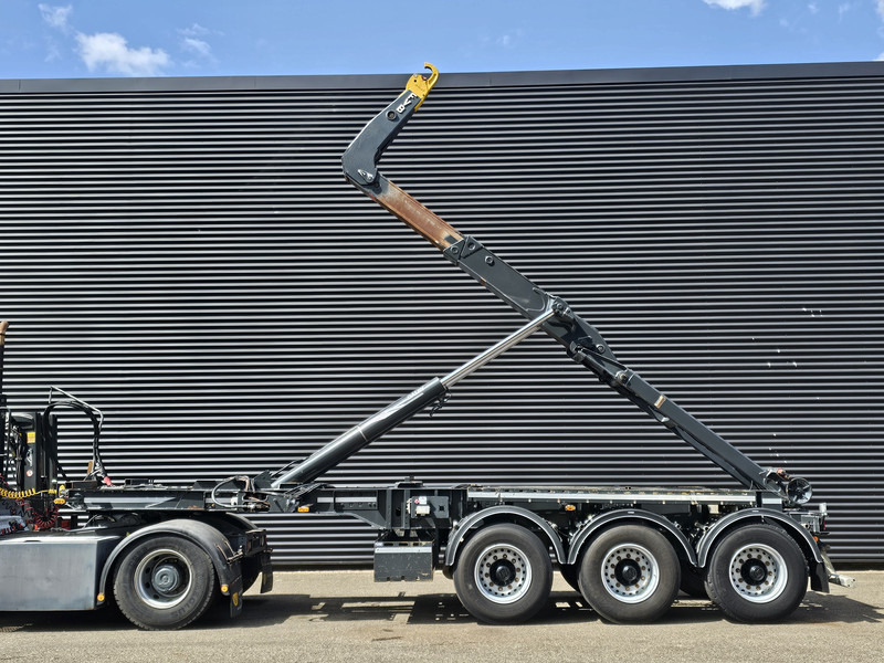 Van Bouwel 25T HOOKLIFT / ABROLKIPPER / LIFT AXLE - Containertransporter/ Wissellaadbak oplegger: afbeelding 2 Van Bouwel 25T HOOKLIFT / ABROLKIPPER / LIFT AXLE - Containertransporter/ Wissellaadbak oplegger: afbeelding 2
