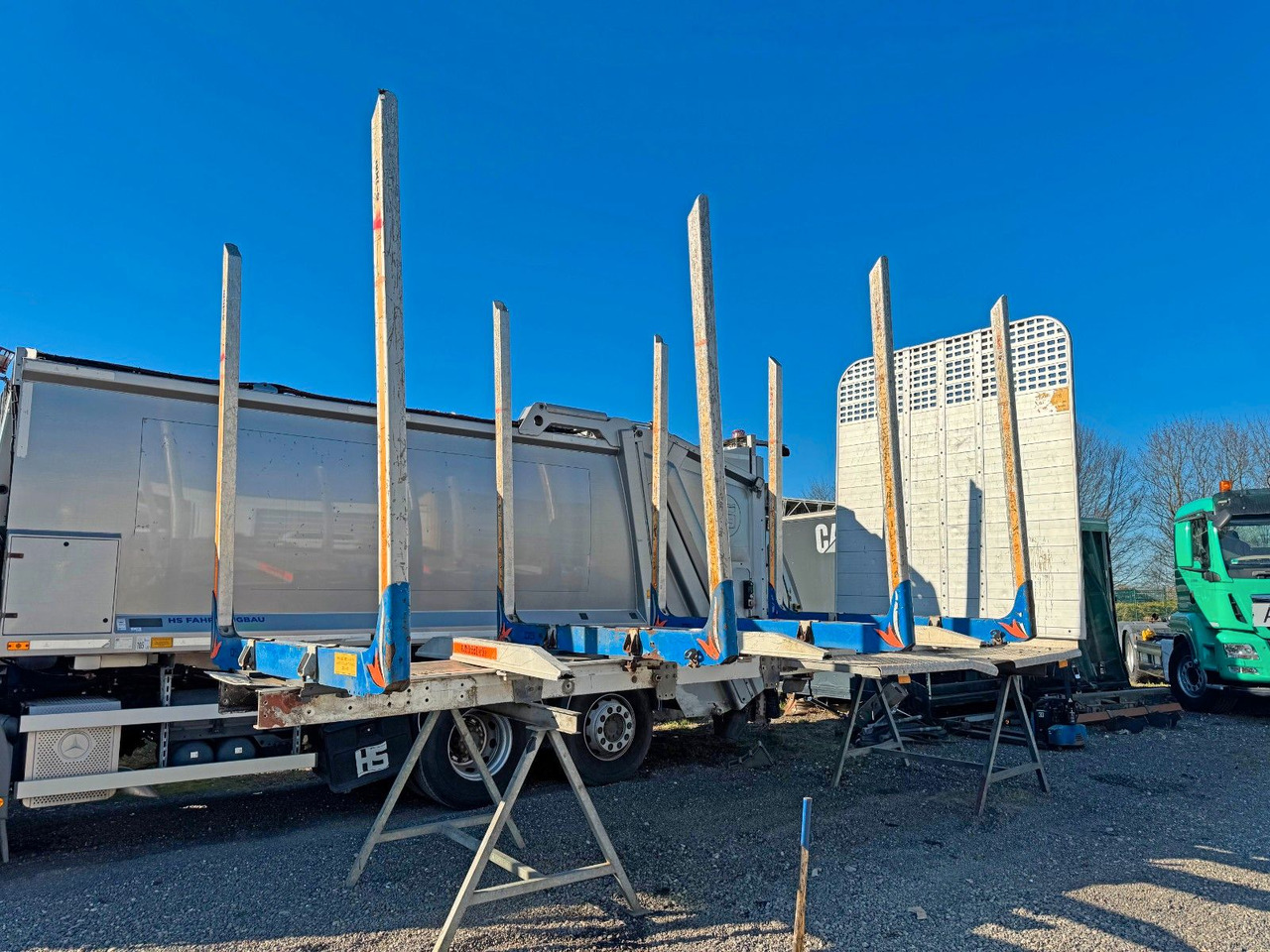 Holzwagenaufbau mit Rungen Aluminium - Kraanwagen: afbeelding 1 Holzwagenaufbau mit Rungen Aluminium - Kraanwagen: afbeelding 1