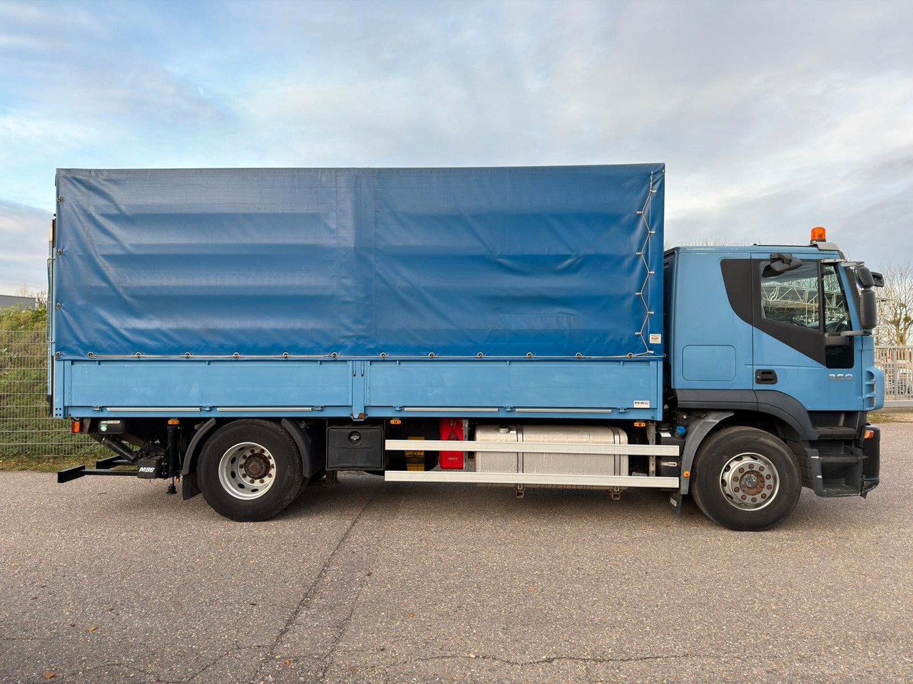 Iveco 190S36/9 Stralis Pritsche & Hebebühne 3 to. TOP - Schuifzeilen vrachtwagen: afbeelding 4 Iveco 190S36/9 Stralis Pritsche & Hebebühne 3 to. TOP - Schuifzeilen vrachtwagen: afbeelding 4