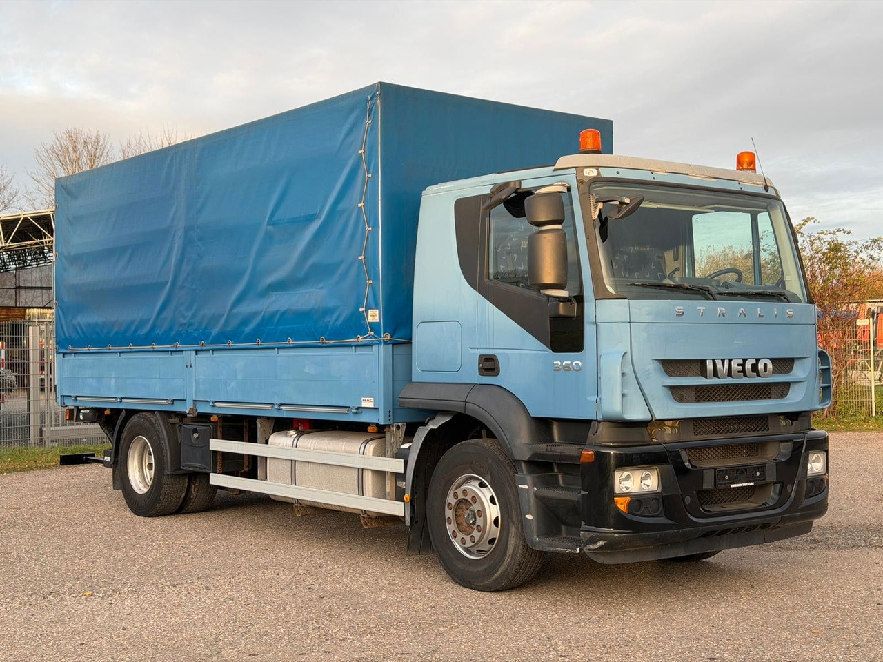 Iveco 190S36/9 Stralis Pritsche & Hebebühne 3 to. TOP - Schuifzeilen vrachtwagen: afbeelding 3 Iveco 190S36/9 Stralis Pritsche & Hebebühne 3 to. TOP - Schuifzeilen vrachtwagen: afbeelding 3