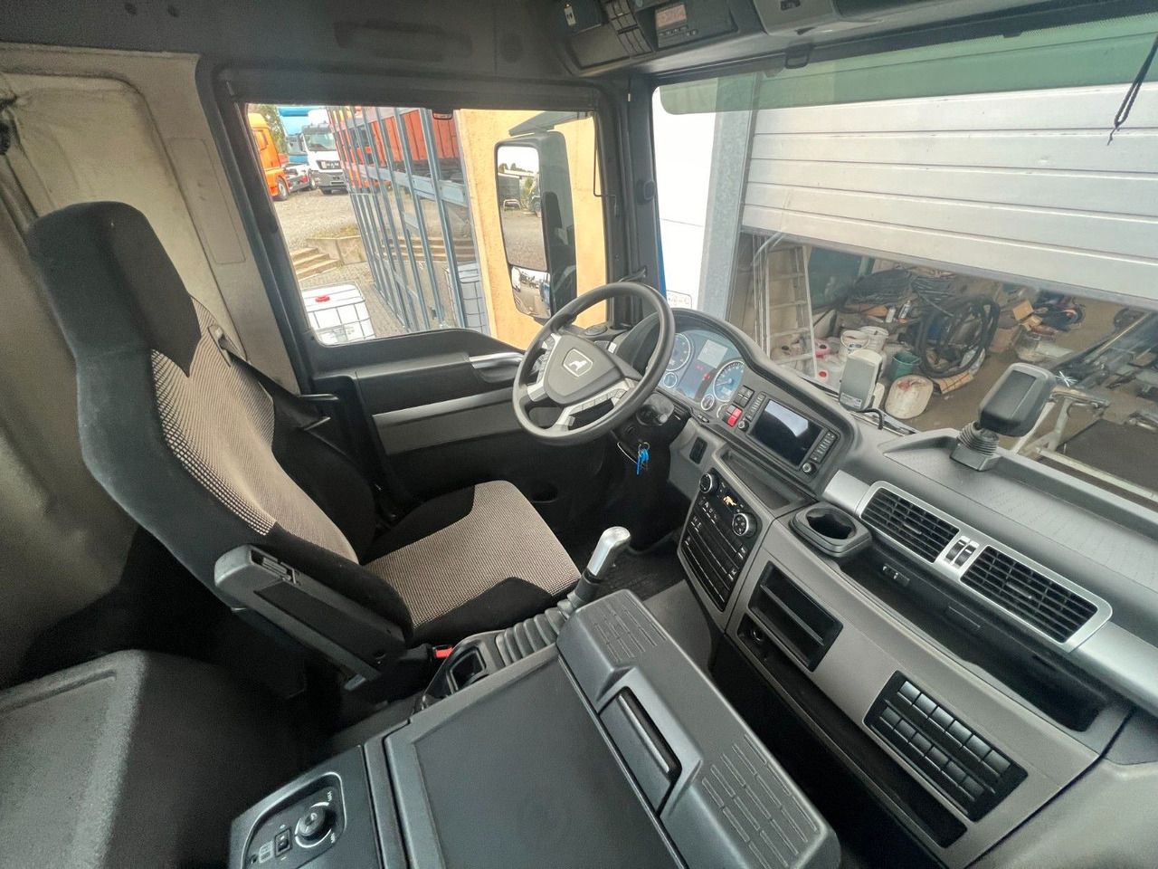 MAN 18.430 4X2 Meiller 3. Seitenkipper Top Zustand - Kipper vrachtwagen: afbeelding 5 MAN 18.430 4X2 Meiller 3. Seitenkipper Top Zustand - Kipper vrachtwagen: afbeelding 5