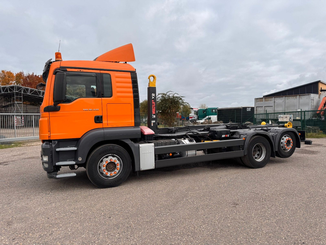 MAN 26.40 6X2 Multilift Abroller - Haakarmsysteem vrachtwagen: afbeelding 1 MAN 26.40 6X2 Multilift Abroller - Haakarmsysteem vrachtwagen: afbeelding 1