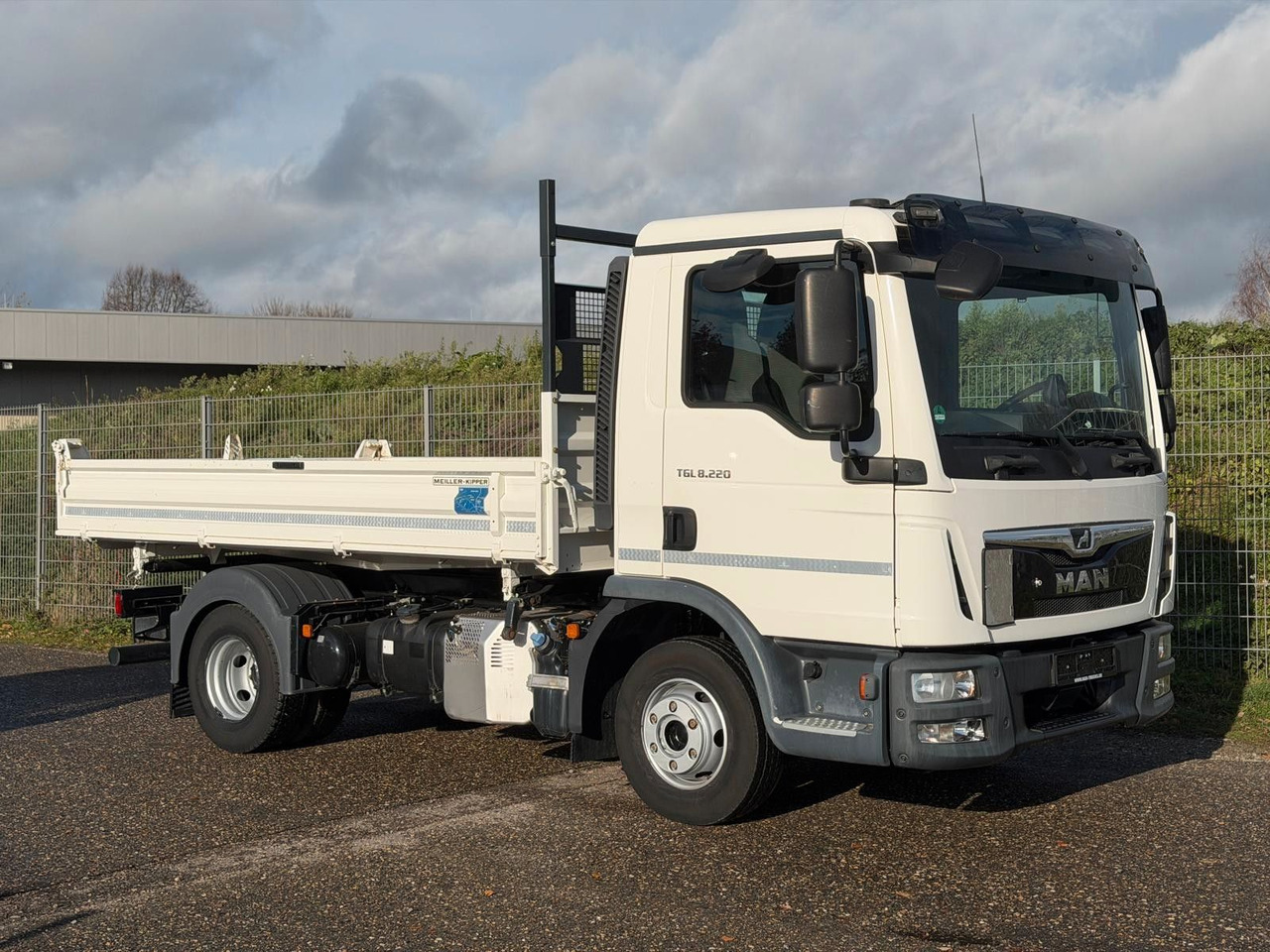 MAN 8.220 4x2 Meiller 3S. Kipper | TOP Zustand! - Kipper bestelwagen: afbeelding 5 MAN 8.220 4x2 Meiller 3S. Kipper | TOP Zustand! - Kipper bestelwagen: afbeelding 5