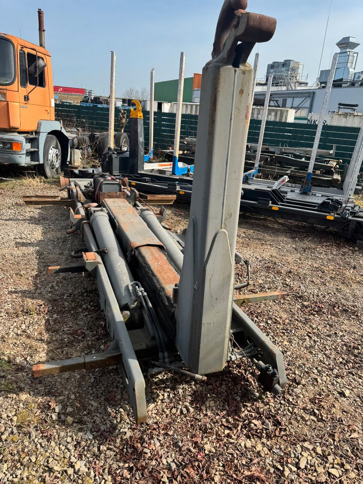 Meiller Abrollaufbau für 6X4 mit 3,90 Radstand - Haakarmsysteem vrachtwagen: afbeelding 1 Meiller Abrollaufbau für 6X4 mit 3,90 Radstand - Haakarmsysteem vrachtwagen: afbeelding 1
