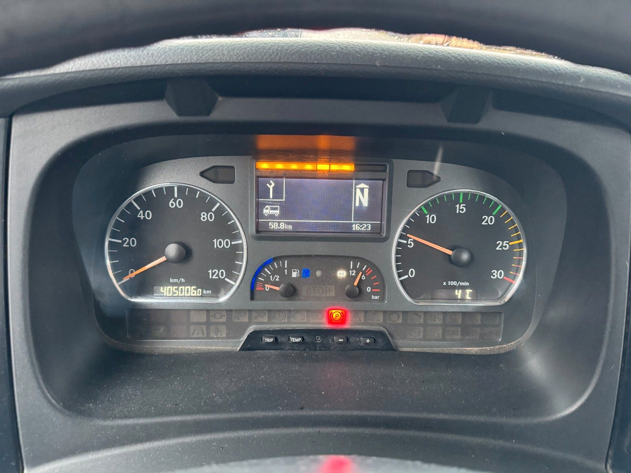 Mercedes-Benz 1833 4X2 Meiller AK 12 Absetzkipper Mercedes-Benz 1833 4X2 Meiller AK 12 Absetzkipper - Portaalarmsysteem vrachtwagen: afbeelding 4 Mercedes-Benz 1833 4X2 Meiller AK 12 Absetzkipper Mercedes-Benz 1833 4X2 Meiller AK 12 Absetzkipper - Portaalarmsysteem vrachtwagen: afbeelding 4