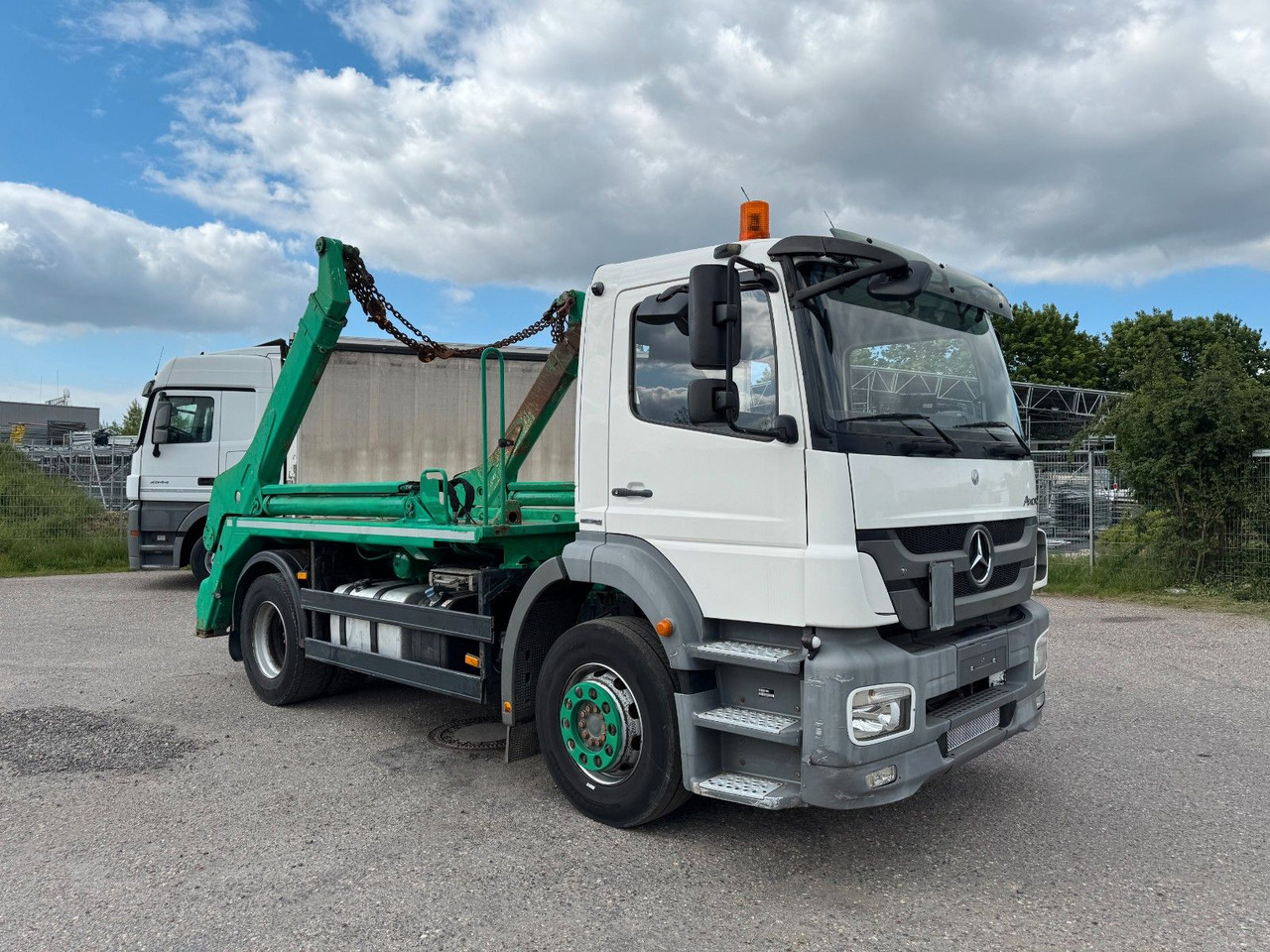 Mercedes-Benz 1833 4X2 Meiller AK 12 Absetzkipper Mercedes-Benz 1833 4X2 Meiller AK 12 Absetzkipper - Portaalarmsysteem vrachtwagen: afbeelding 1 Mercedes-Benz 1833 4X2 Meiller AK 12 Absetzkipper Mercedes-Benz 1833 4X2 Meiller AK 12 Absetzkipper - Portaalarmsysteem vrachtwagen: afbeelding 1
