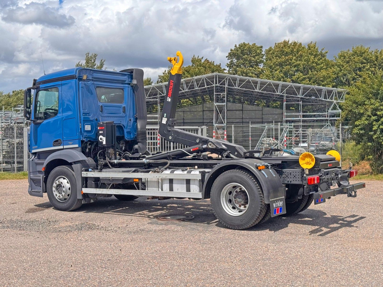 Mercedes-Benz 1833 4X2 Multilift Abroller Top Zustand - Haakarmsysteem vrachtwagen: afbeelding 4 Mercedes-Benz 1833 4X2 Multilift Abroller Top Zustand - Haakarmsysteem vrachtwagen: afbeelding 4