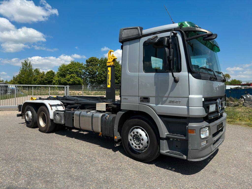 Mercedes-Benz 2541 6X2 Marrel Abroller Hydr. Verriegelung - Haakarmsysteem vrachtwagen: afbeelding 1 Mercedes-Benz 2541 6X2 Marrel Abroller Hydr. Verriegelung - Haakarmsysteem vrachtwagen: afbeelding 1