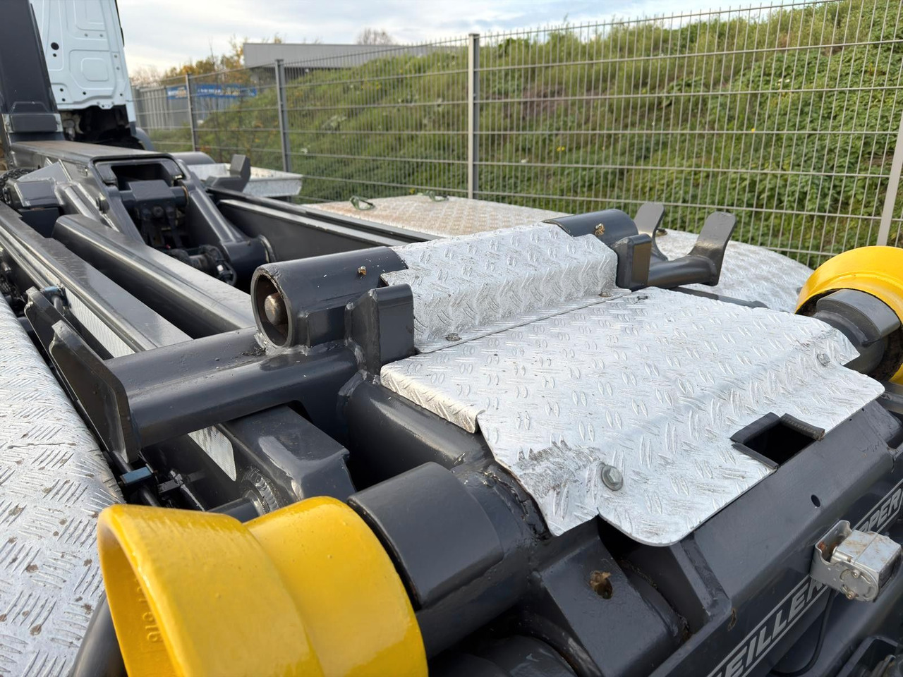 Mercedes-Benz 3748 8x4 Meiller RK30.65 | Funk | hydr.Container - Haakarmsysteem vrachtwagen: afbeelding 5 Mercedes-Benz 3748 8x4 Meiller RK30.65 | Funk | hydr.Container - Haakarmsysteem vrachtwagen: afbeelding 5