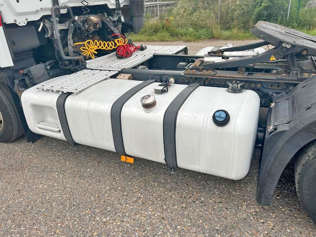 Trekker Mercedes-Benz 1842 4X2 mit Höhenverstellbarer Sattelkuppung Mercedes-Benz 1842 4X2 mit Höhenverstellbarer Sattelkuppung: afbeelding 8