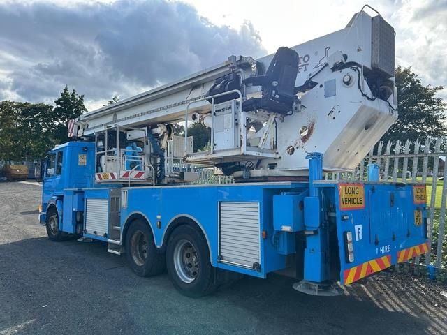 Scania P113ML - Vrachtwagen hoogwerker: afbeelding 2 Scania P113ML - Vrachtwagen hoogwerker: afbeelding 2