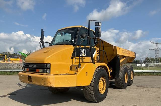 CAT 725 - Kiepwagen met knikbesturing: afbeelding 1 CAT 725 - Kiepwagen met knikbesturing: afbeelding 1