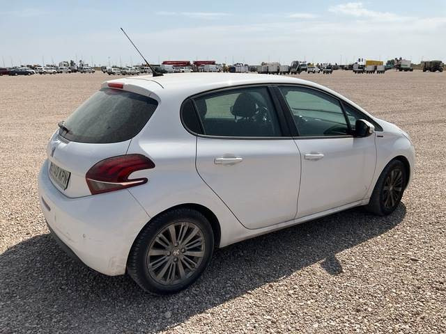 Peugeot 208 Signature PureTech 82 - Personenwagen: afbeelding 3 Peugeot 208 Signature PureTech 82 - Personenwagen: afbeelding 3