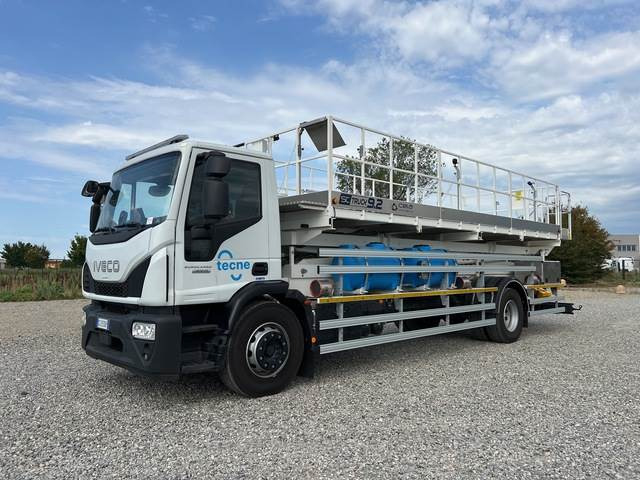 Iveco Eurocargo 180E25 - Vrachtwagen hoogwerker, Schaarlift: afbeelding 1 Iveco Eurocargo 180E25 - Vrachtwagen hoogwerker, Schaarlift: afbeelding 1