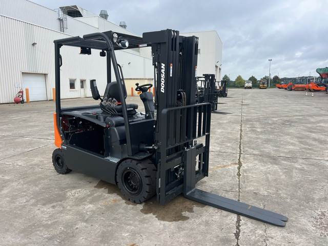 Doosan B30X-7 PLUS - Elektrische heftruck: afbeelding 4 Doosan B30X-7 PLUS - Elektrische heftruck: afbeelding 4