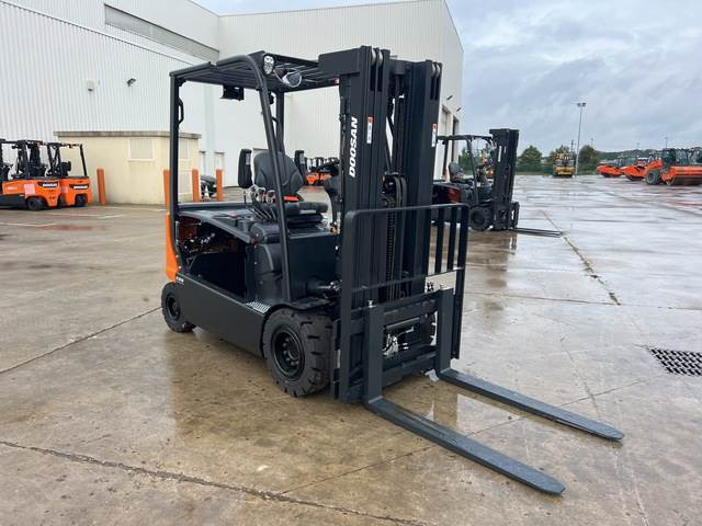 Doosan B30X-7 PLUS - Elektrische heftruck: afbeelding 4 Doosan B30X-7 PLUS - Elektrische heftruck: afbeelding 4