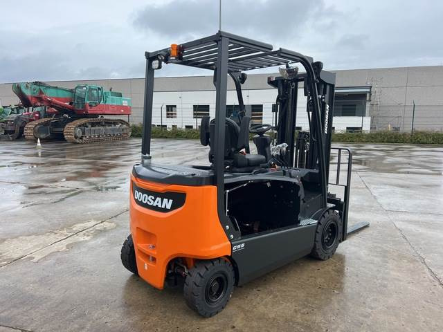 Doosan B30X-7 PLUS - Elektrische heftruck: afbeelding 3 Doosan B30X-7 PLUS - Elektrische heftruck: afbeelding 3