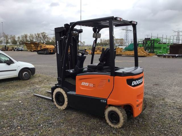 Doosan B25X-7 PLUS - Elektrische heftruck: afbeelding 2 Doosan B25X-7 PLUS - Elektrische heftruck: afbeelding 2