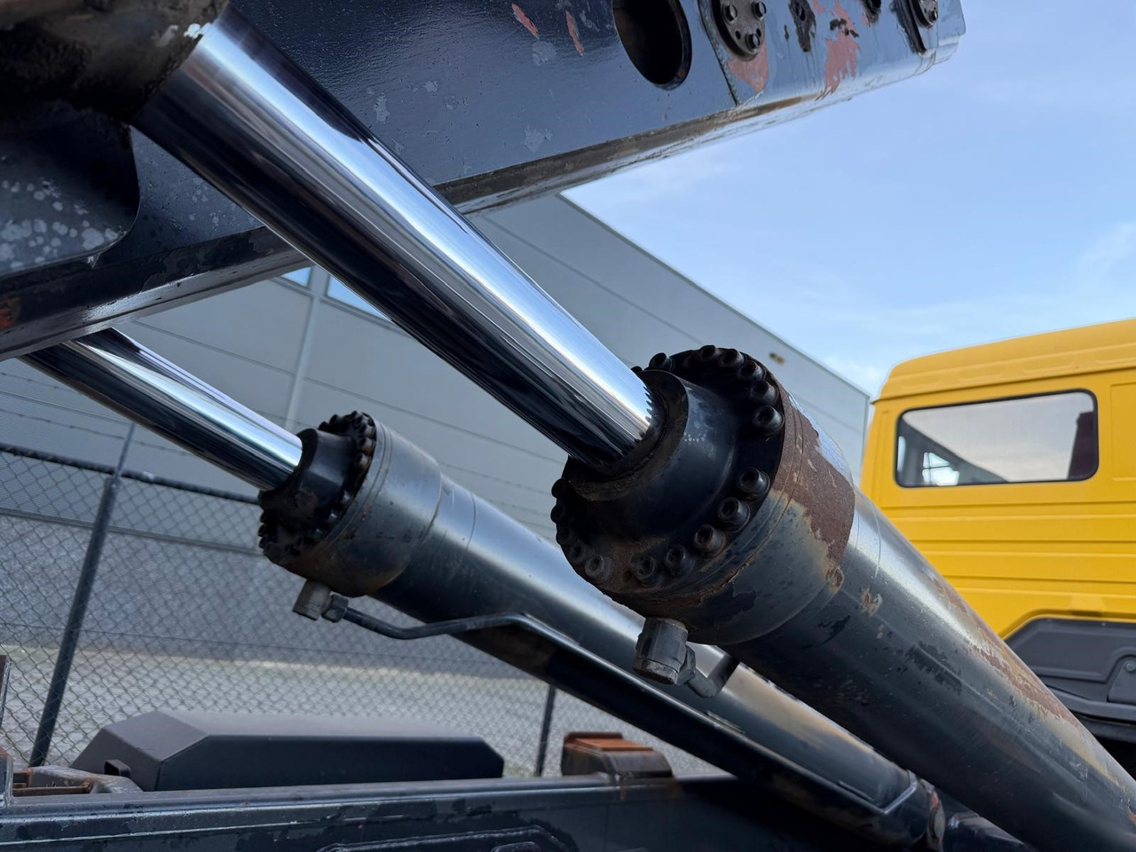 MERCEDES-BENZ SK 1831 - Haakarmsysteem vrachtwagen: afbeelding 4 MERCEDES-BENZ SK 1831 - Haakarmsysteem vrachtwagen: afbeelding 4