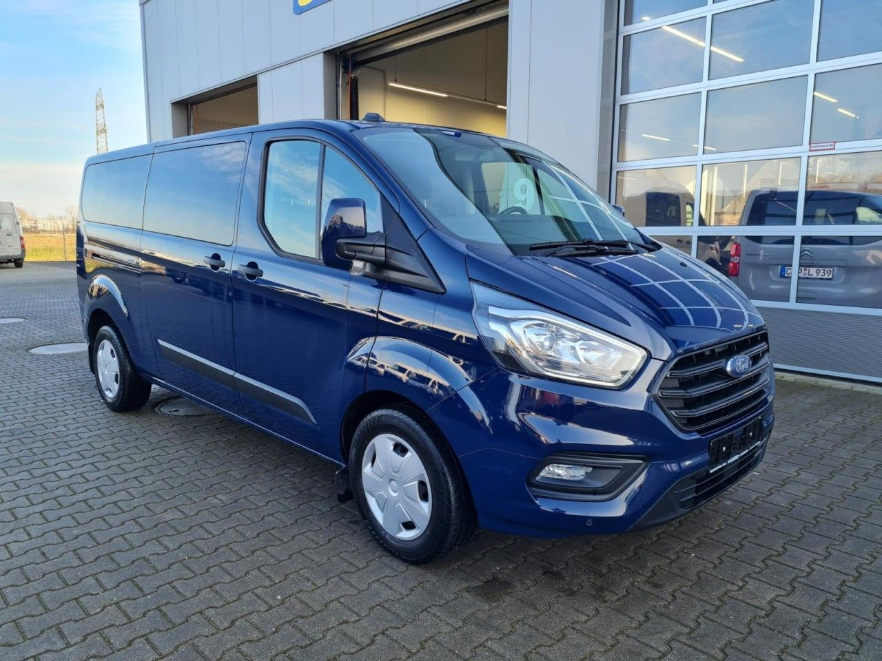 Ford Custom Kombi 320 L2 Trend 9 Sitze KLIMA PDC TEMP - Personenvervoer: afbeelding 3 Ford Custom Kombi 320 L2 Trend 9 Sitze KLIMA PDC TEMP - Personenvervoer: afbeelding 3