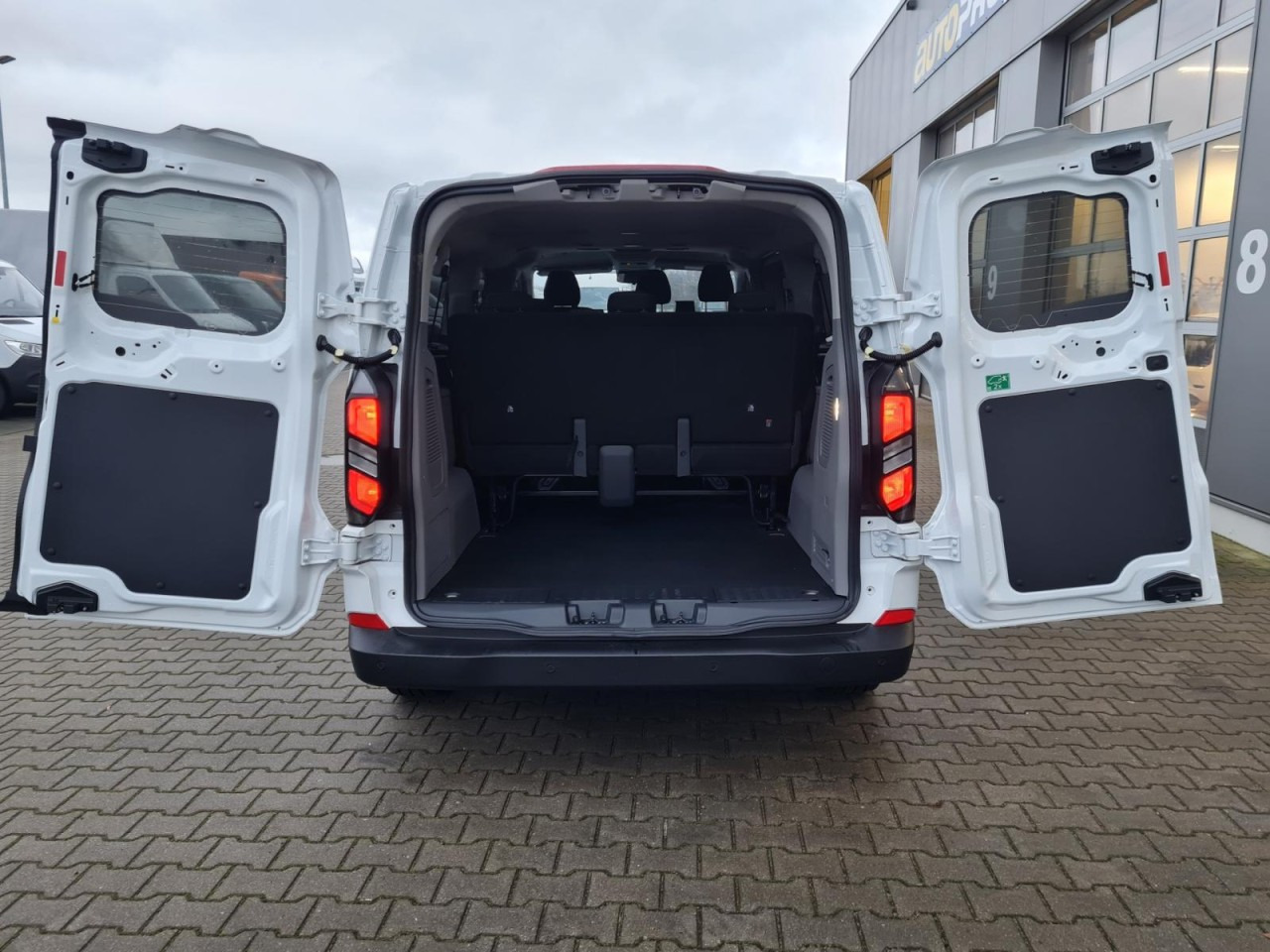Ford Ford Transit Custom Kombi 320 L2 Trend 9 Sitze KAMERA - Minibus, Personenvervoer: afbeelding 5 Ford Ford Transit Custom Kombi 320 L2 Trend 9 Sitze KAMERA - Minibus, Personenvervoer: afbeelding 5
