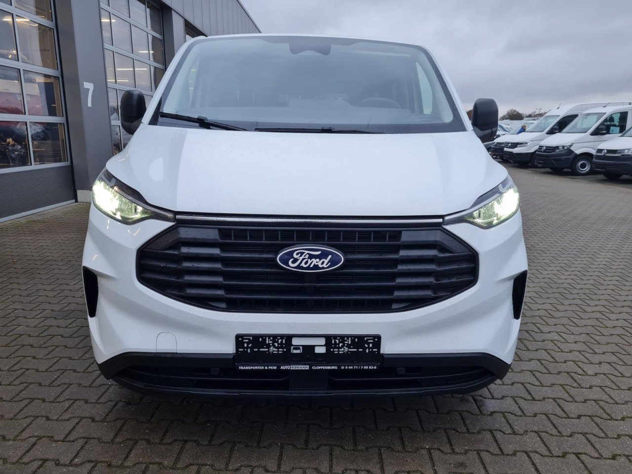 Ford Transit Custom Kombi 320 L2 Trend 9 Sitze KAMERA - Minibus, Personenvervoer: afbeelding 2 Ford Transit Custom Kombi 320 L2 Trend 9 Sitze KAMERA - Minibus, Personenvervoer: afbeelding 2