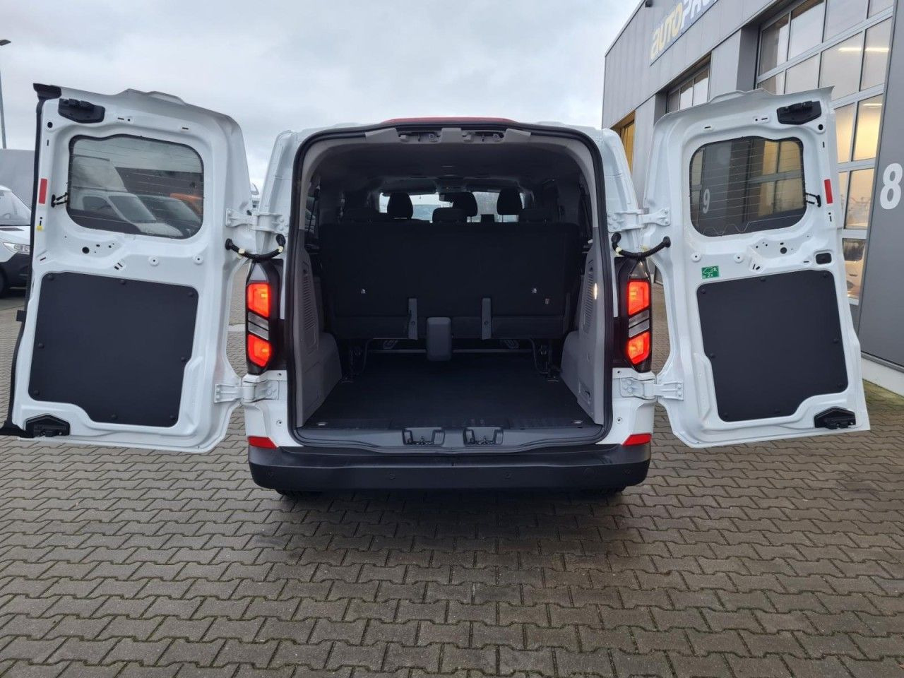 Ford Transit Custom Kombi 320 L2 Trend 9 Sitze KAMERA - Personenwagen: afbeelding 5 Ford Transit Custom Kombi 320 L2 Trend 9 Sitze KAMERA - Personenwagen: afbeelding 5