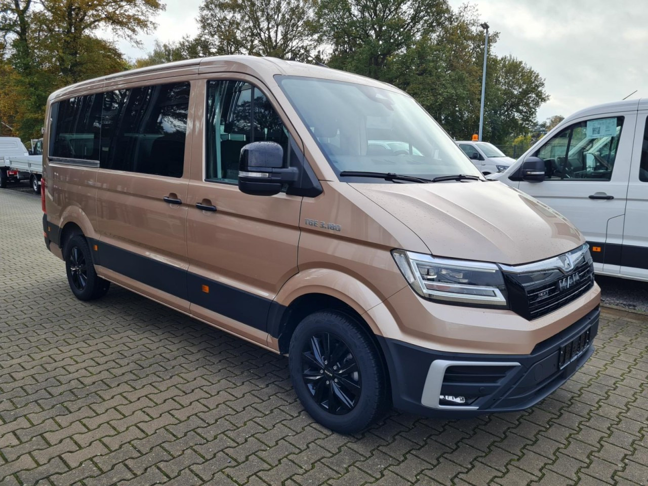 MAN Man TGE 3.180 TDi Kombi 9 Sitze ALU KAMERA LED LEDER Sonderumbau - Minibus, Personenvervoer: afbeelding 3 MAN Man TGE 3.180 TDi Kombi 9 Sitze ALU KAMERA LED LEDER Sonderumbau - Minibus, Personenvervoer: afbeelding 3
